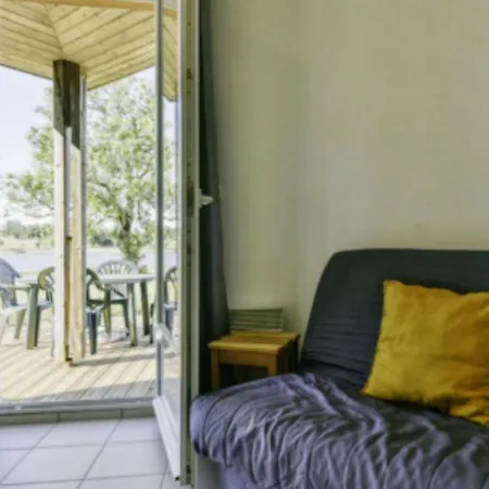 Pour 6 Personnes Avec Terrasse Et Cuisine équipée - Api-1-52-1376 Camping