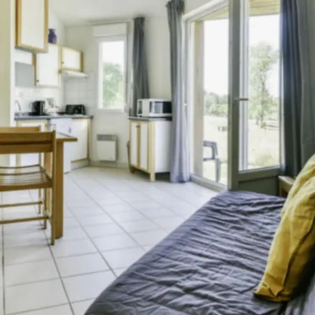 Pour 6 Personnes Avec Terrasse Et Cuisine équipée - Api-1-52-1376 Camping *