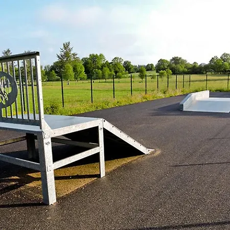 Pour 6 Personnes Avec Terrasse Et Cuisine équipée - Api-1-52-1376 *