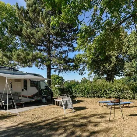 Pour 6 Personnes Avec Terrasse Et Cuisine Equipee - Api-1-52-1376 Camping *