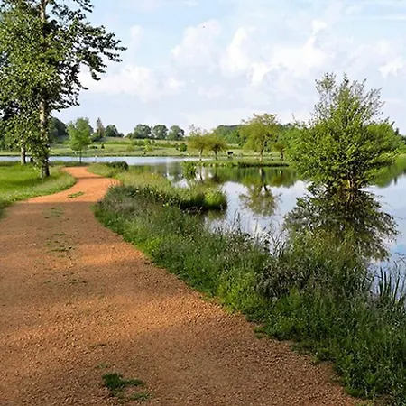 Pour 6 Personnes Avec Terrasse Et Cuisine Equipee - Api-1-52-1376 * Saint-Gervais-dʼAuvergne