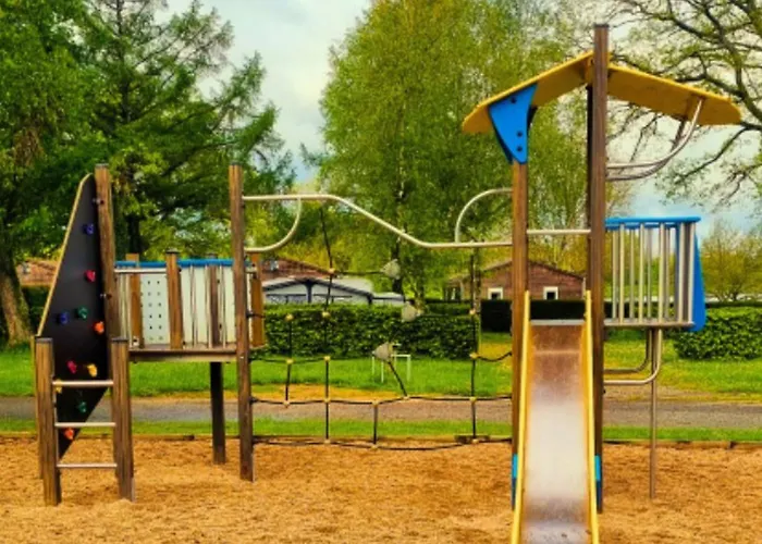 Pour 6 Personnes Avec Terrasse Et Cuisine Equipee - Api-1-52-1376 Camping *