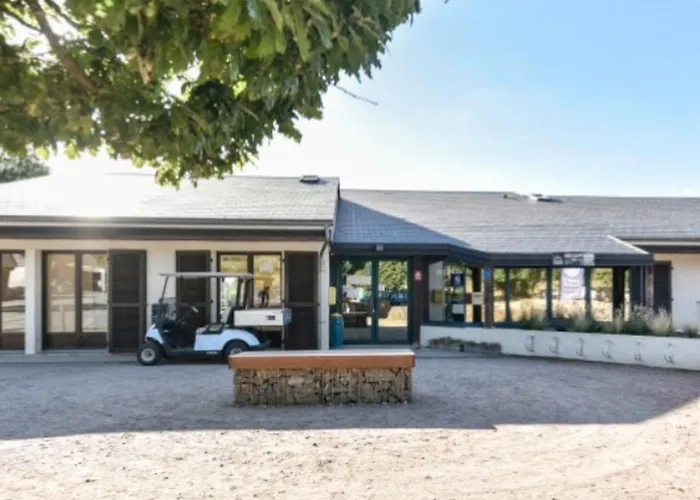 Pour 6 Personnes Avec Terrasse Et Cuisine équipée - Api-1-52-1376 * Saint-Gervais-dʼAuvergne