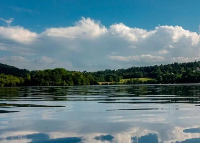 Pour 6 Personnes Avec Terrasse Et Cuisine Equipee - Api-1-52-1376 *