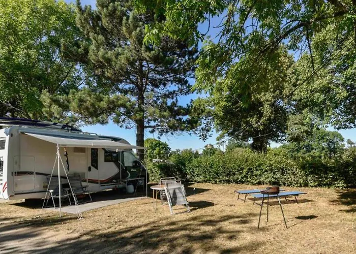 Pour 6 Personnes Avec Terrasse Et Cuisine équipée - Api-1-52-1376 Camping *