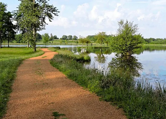 Pour 6 Personnes Avec Terrasse Et Cuisine équipée - Api-1-52-1376 * Saint-Gervais-dʼAuvergne