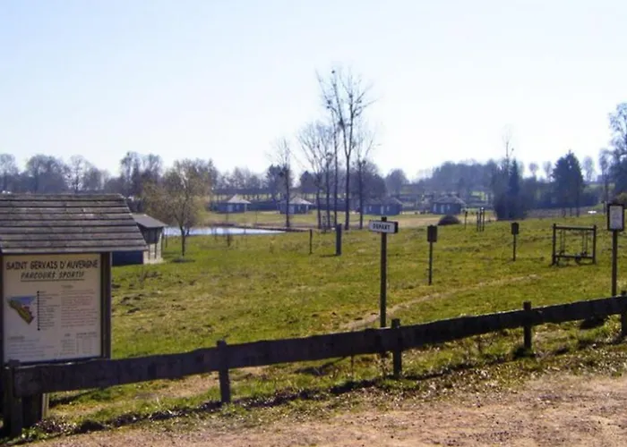 Camping Pour 6 Personnes Avec Terrasse Et Cuisine équipée - Api-1-52-1376 Saint-Gervais-dʼAuvergne