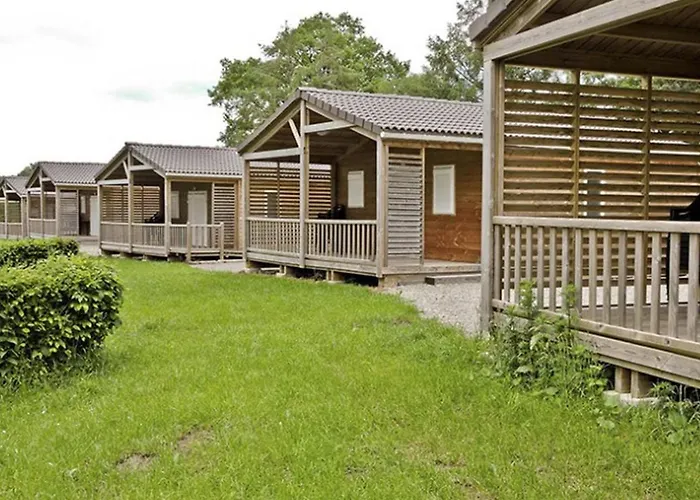 Pour 6 Personnes Avec Terrasse Et Cuisine Equipee - Api-1-52-1376 Camping Saint-Gervais-dʼAuvergne